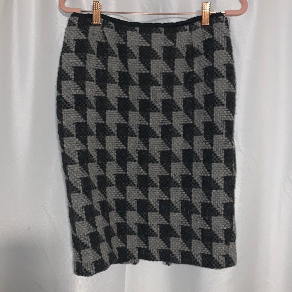 Wool Blend gray tweed pencil skirt. Size 4‎